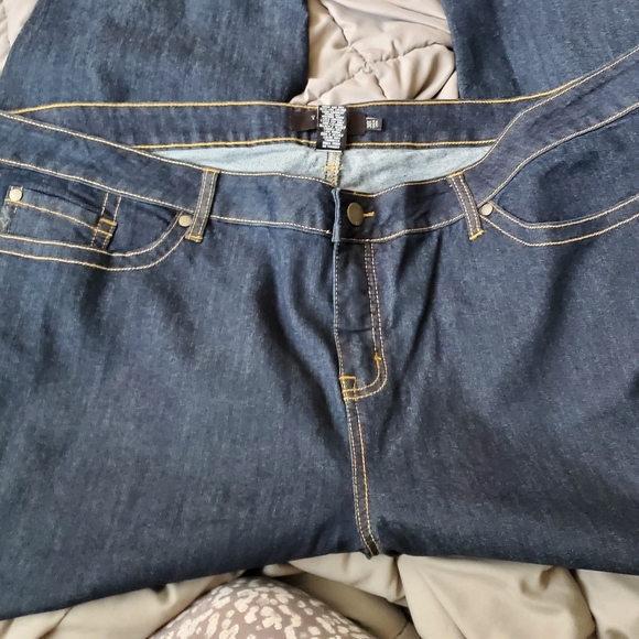 Torrid dark washed jeans size 30T - Picture 2 of 4